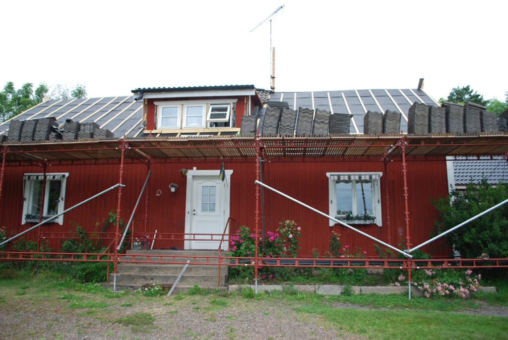 Renovering av tak på Mälby